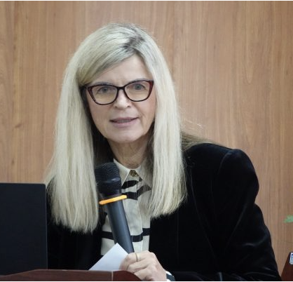 Dr. Ania Lian